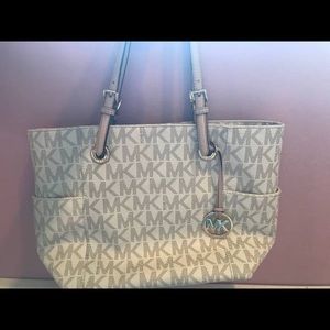 Michael Kors Jet Set Bag w Matching Wallet